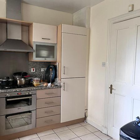 Private Room In Charming Detached House In Newington EDI Exterior foto